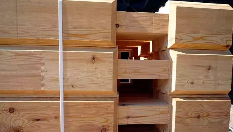 0524 Профилированный брус из лиственницы с запилами по проекту