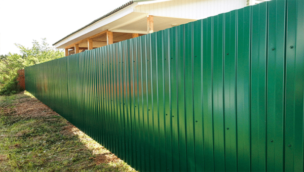 Забор из профнастила с полимерным покрытием